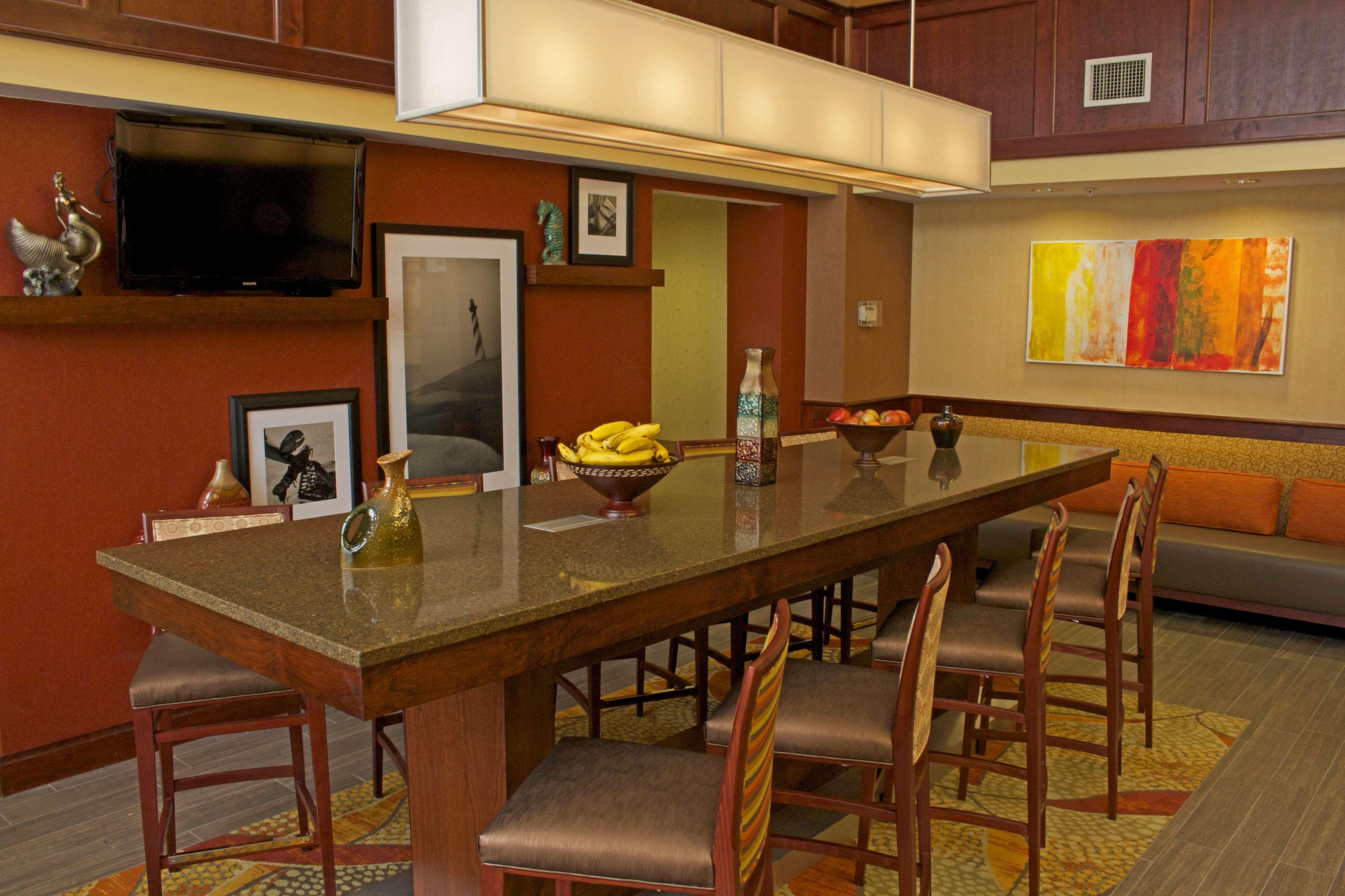 Hampton Inn & Suites Norfolk-Airport Extérieur photo
