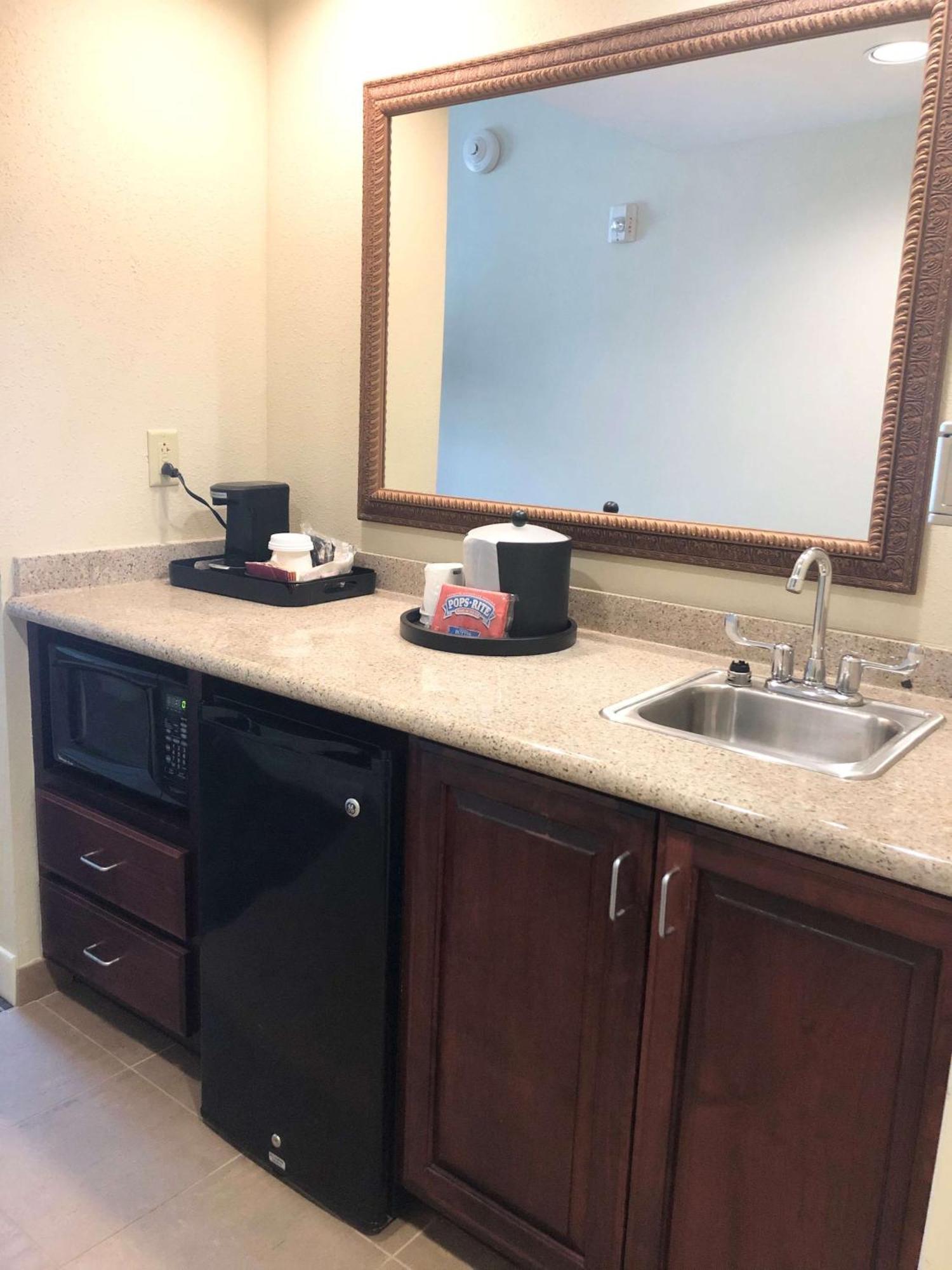 Hampton Inn & Suites Norfolk-Airport Extérieur photo